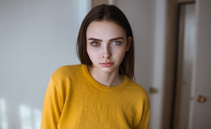 portrait, women, Paxton Biberdorf, face, George Dutch, freckles, yellow clothing