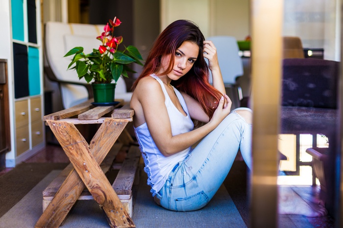 jeans, model, holding hair, white tops, sitting, Delaia Gonzalez , looking at viewer, women, touching hair, brown eyes