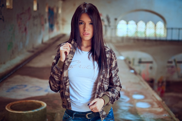 Woman in camouflage jacket and jeans