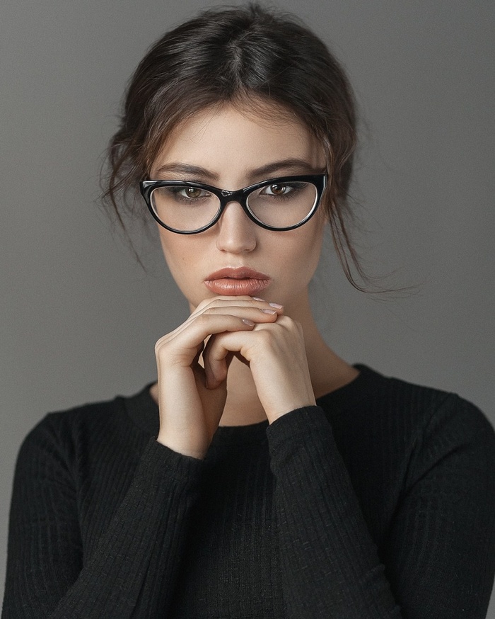 Portrait of a woman with glasses by Maxim Makarov