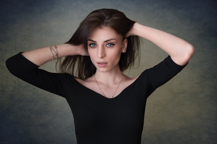 Portrait of a woman by Dmitry Shulgin
