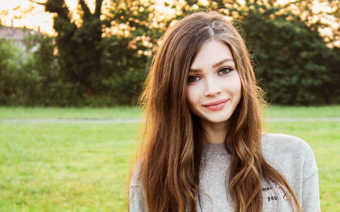 Karina Kozyreva smiling outdoors