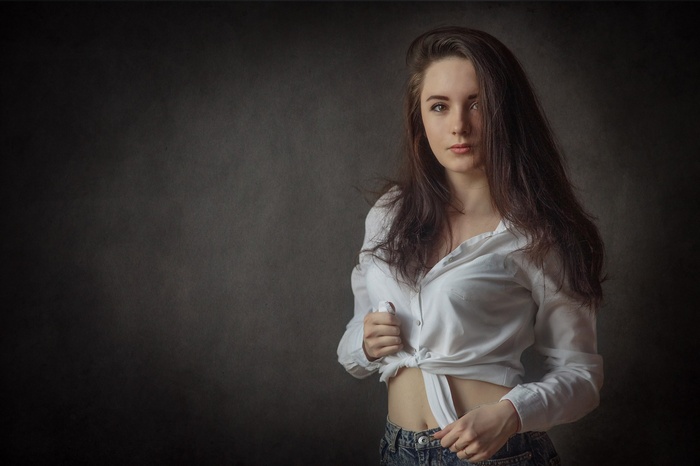 Woman in white shirt and jeans