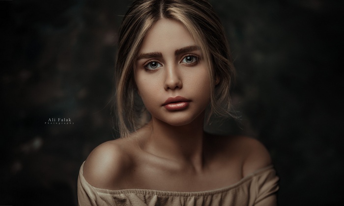 Portrait of a blonde woman with bare shoulders