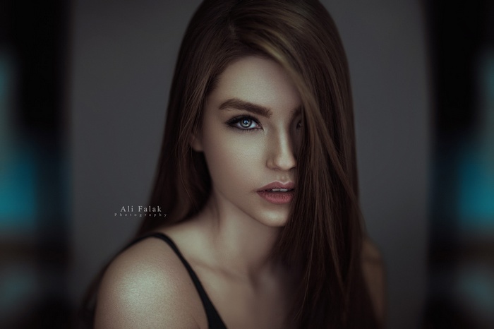 Portrait of a woman by Ali Falak