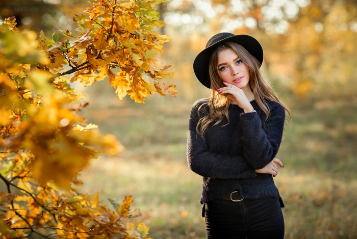 nature, women outdoors, hat, women, plants, red nails, hand on face, Olga Boyko, looking at viewer, black hat, standing, black sweater