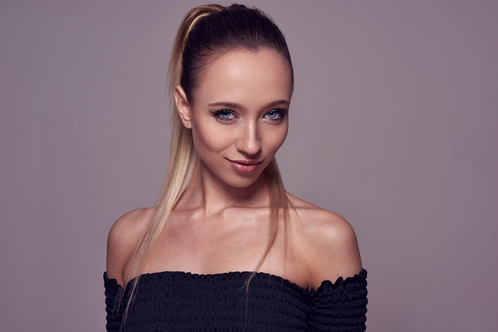 Nicole Berg with blonde ponytail and blue eyes