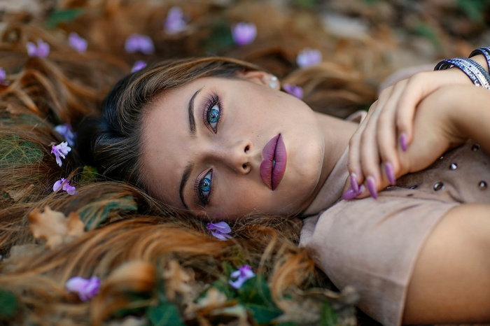 painted nails, women, blue eyes, lying down, Alessandro Di Cicco, model, makeup, face, portrait, lying on back, pink nails