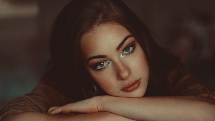 Portrait of a young woman with blue eyes