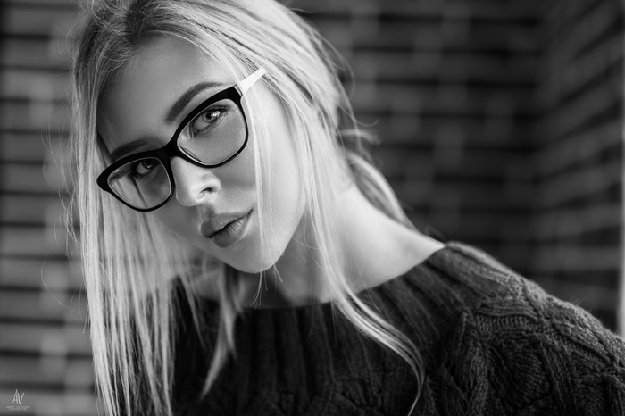 Monochrome portrait of a woman with glasses