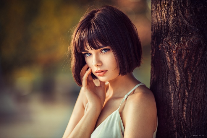 women, Marie Grippon, Lods Franck, women outdoors, touching face, portrait, short hair, blue eyes, face, depth of field, brunette, Marie (500px)