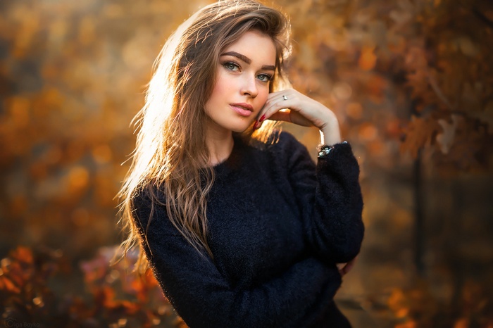 looking at viewer, Olga Boyko, depth of field, red nails, women outdoors, black sweater, model, brunette, portrait, women