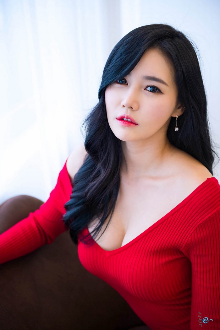 Han Ga Eun, earring, red dress, women, hair on one side, V-neck, hair over one eye, model, Asian, bare shoulders, wavy hair, red tops, dark hair