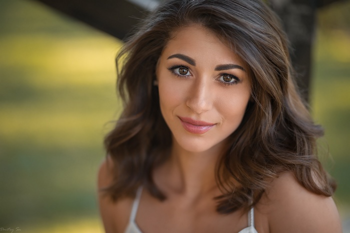 Woman portrait with shallow depth of field