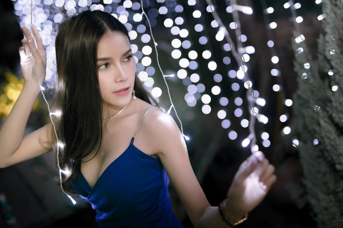 Lanchakorn Yeunyaw in a blue dress with lights