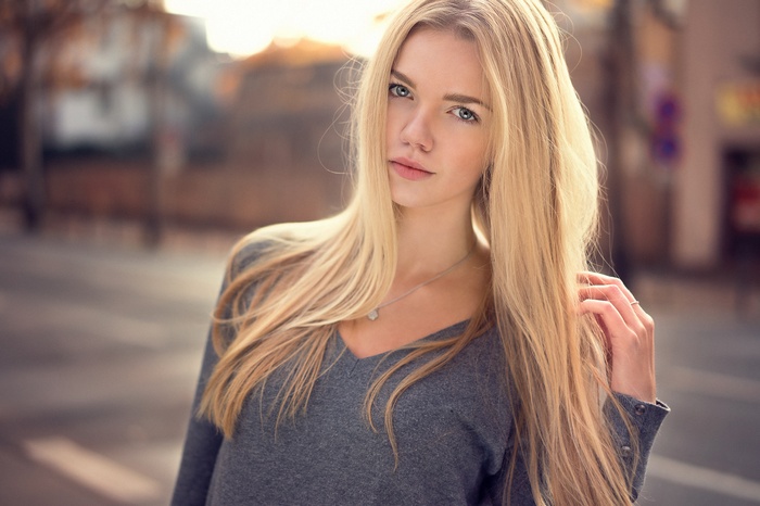 necklace, grey clothing, looking at viewer, Pauline, touching hair, blue eyes, long hair, women outdoors, Martin Kühn, pink lipstick, urban, straight hair