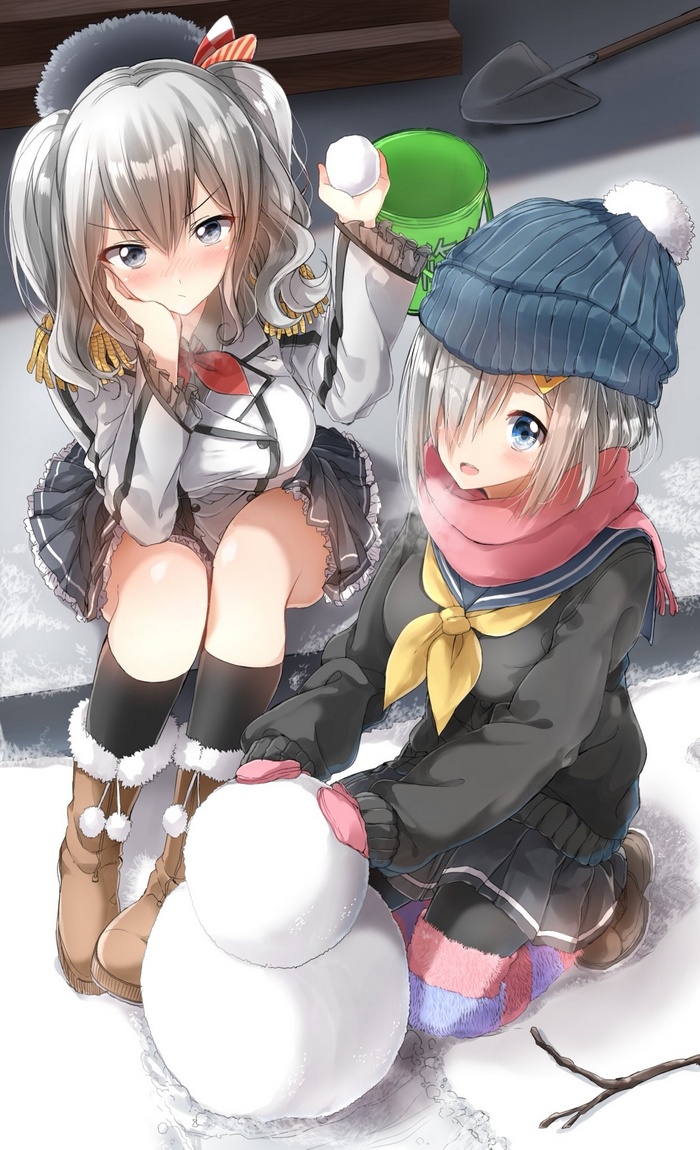 Kashima and Hamakaze from Kantai Collection building a snowman