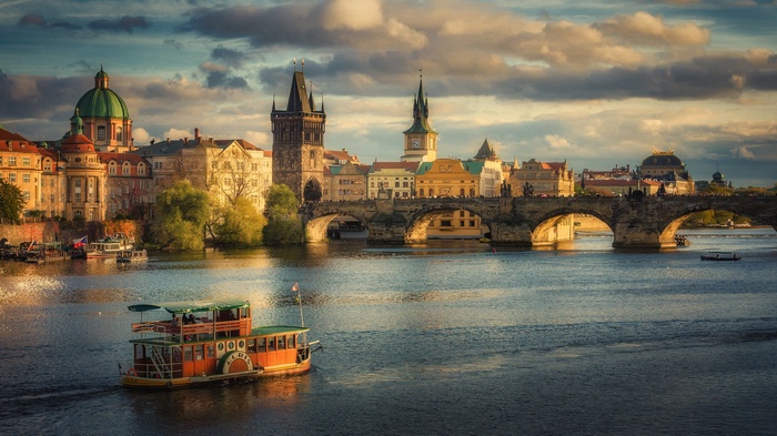 Charles Bridge over the Elbe River in Prague, Czech Republic