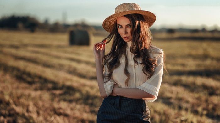 Woman in straw hat in a field