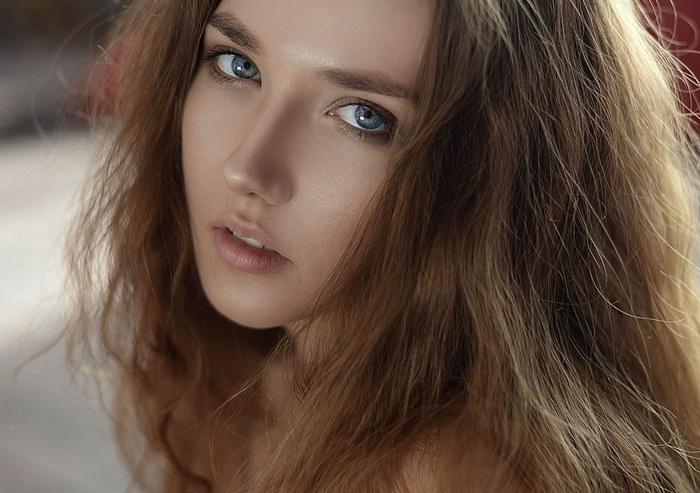 Portrait of a woman with blue eyes and brown hair