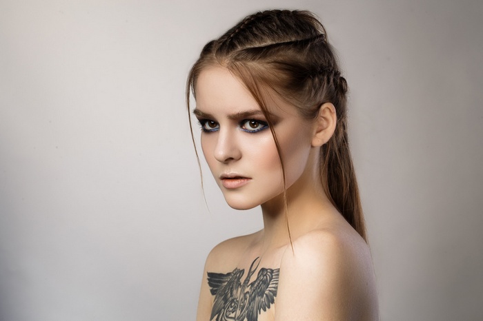 Vasilisa Sarovskaya with a tattoo by Andrey Apraxin