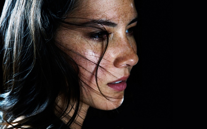 Olivia Munn with freckles and dark hair