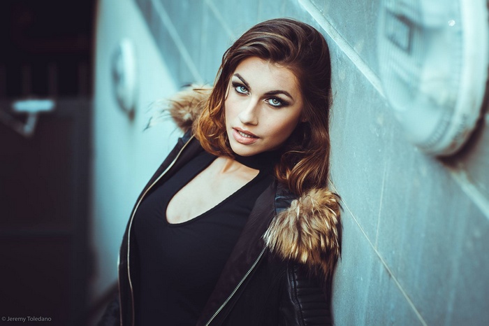 Woman with smoky eyes and leather jacket