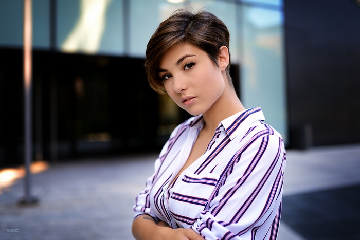 Giorgia Soleri with short hair, arms crossed