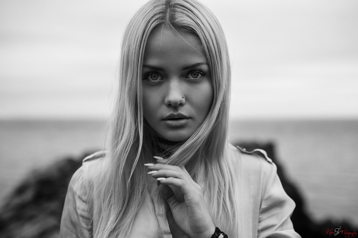 Alicja Sedzielewska portrait with nose piercing outdoors