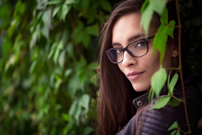 smirk, face, portrait, Cyril Max, women with glasses, glasses, Pavlina, brown eyes, women outdoors, women, brunette, depth of field, leather jackets