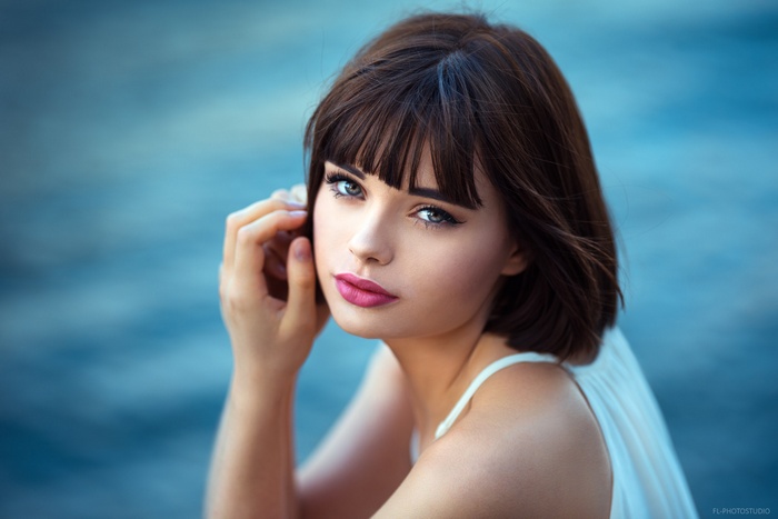 pink lipstick, depth of field, touching face, short hair, face, portrait, Marie (500px), Lods Franck, Marie Grippon, women, straight hair
