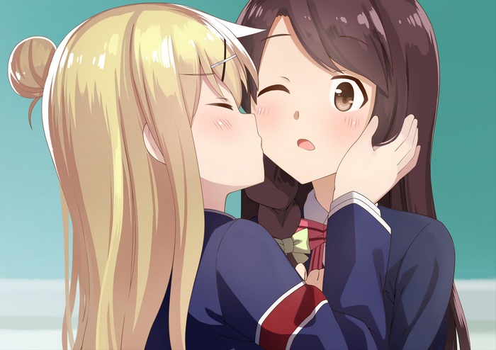 Kujou Karen kissing Honoka Matsubara from Kin-Iro Mosaic