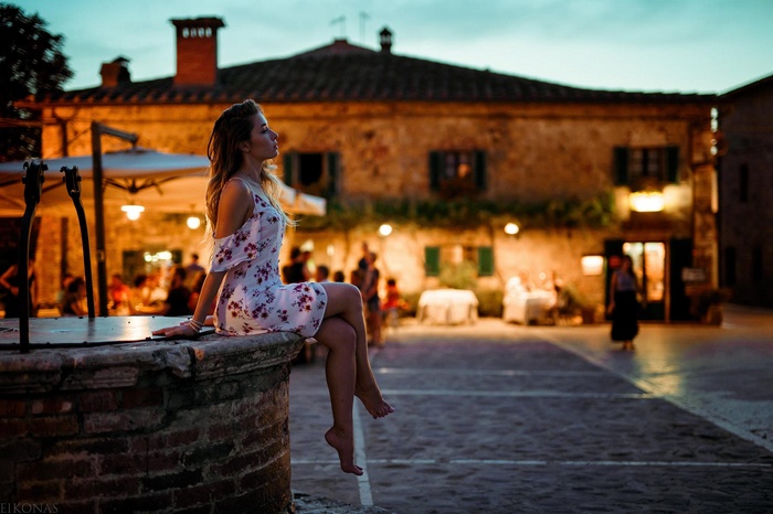 lights, women, the well, side view, dress, Ksenia Kufeld, legs, Italy, brunette, barefoot, Guenther Achleitner, Eikonas, women outdoors, long hair