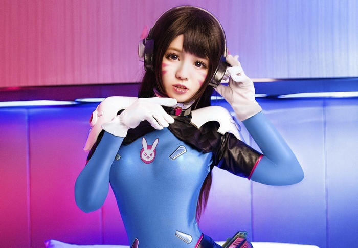 D.Va from Overwatch cosplay