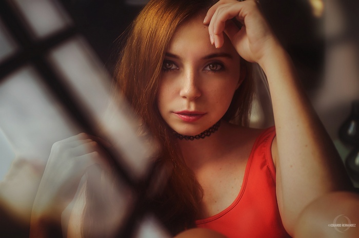 Redhead woman with choker in portrait