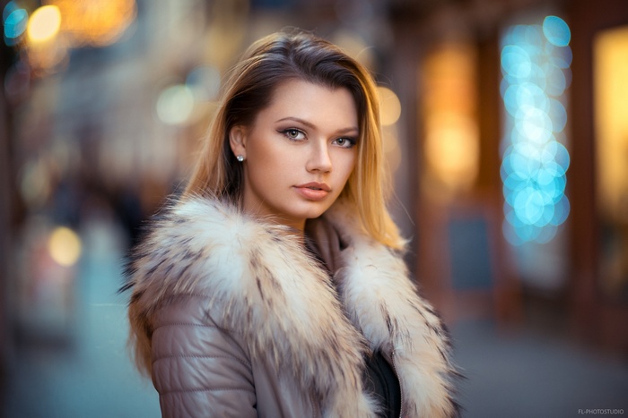 Woman with blonde hair and fur jacket