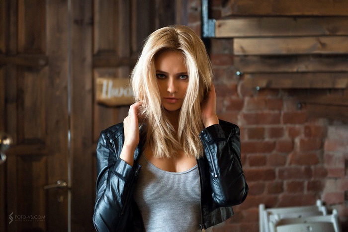 grey tops, blue eyes, tanned, leather jackets, blonde, women, long hair, women indoors, portrait