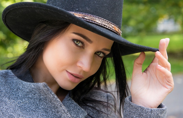 Woman wearing a black hat and grey coat