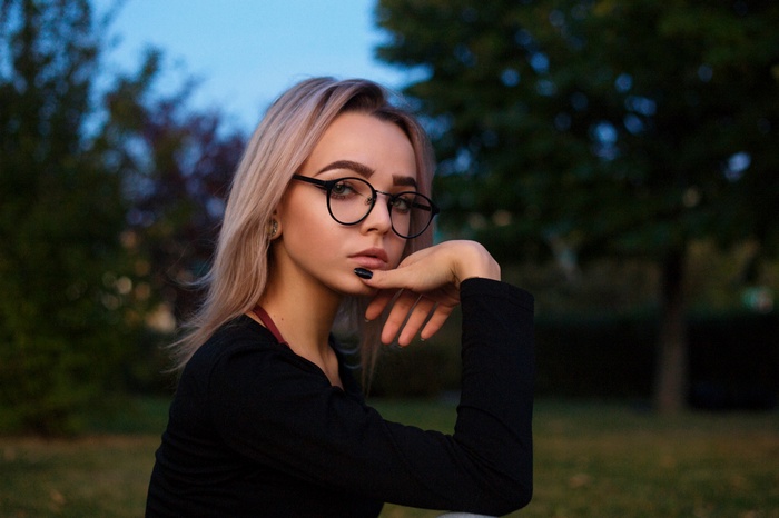 Woman with glasses and dyed hair outdoors