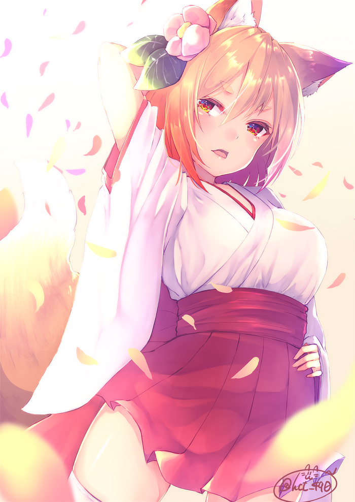 Fox girl in shrine maiden outfit with flower
