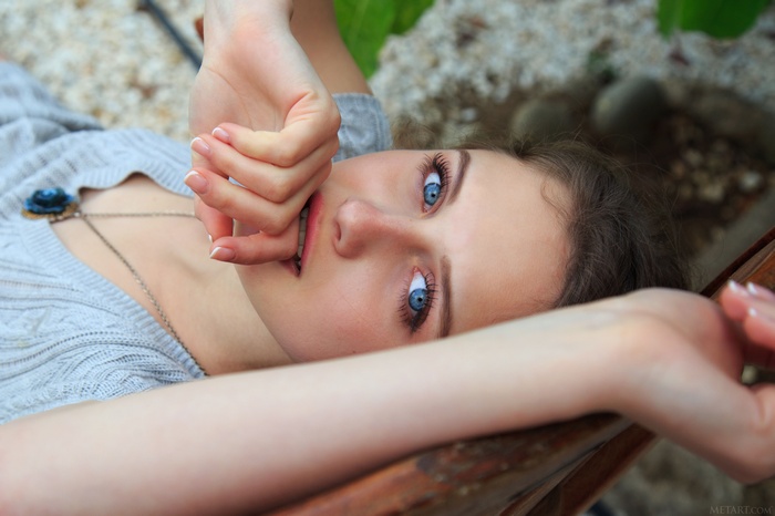Clarice A lying down with blue eyes