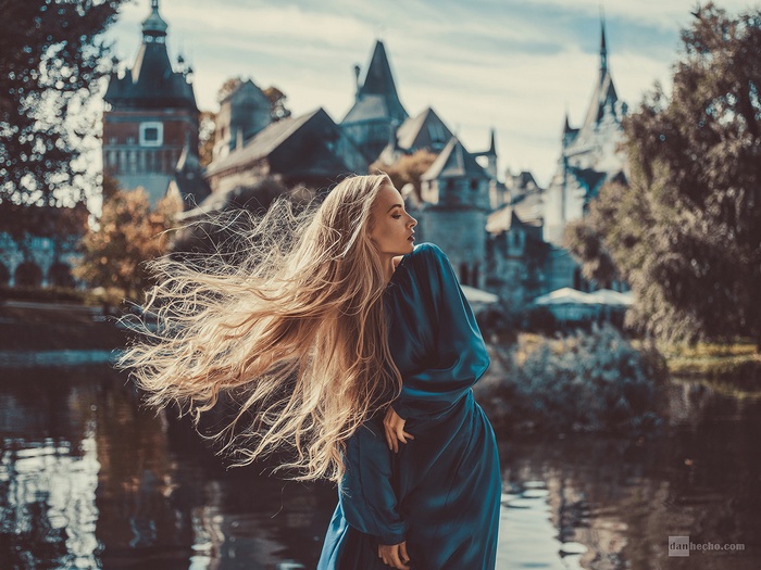 Woman with long hair in front of Vajdahunyad Castle