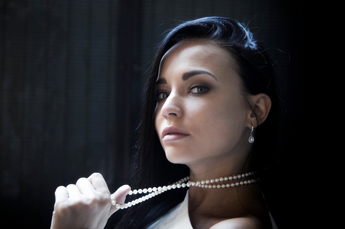 Woman with pearl necklace