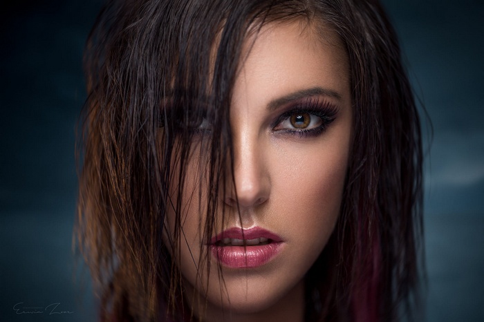 Woman with wet hair and smoky eyes, portrait by Erwin Zoor
