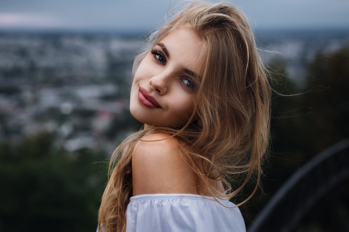 Woman with blonde hair and red lipstick outdoors