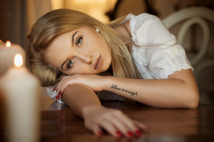 Woman with tattoo and red nails