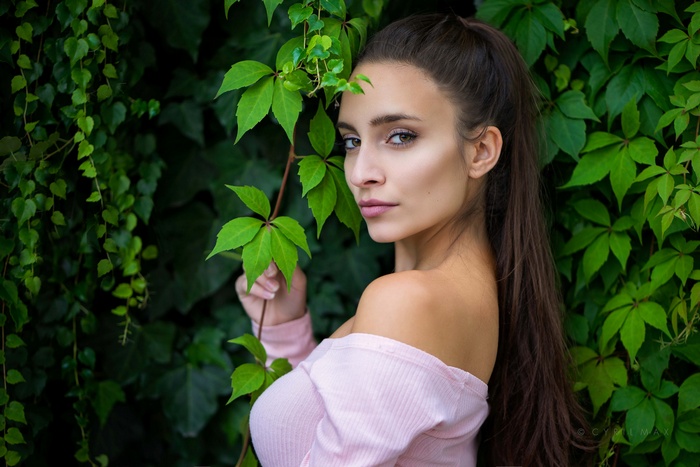 Pavlina posing near green ivy leaves