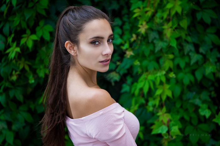 Pavlina portrait outdoors with long hair