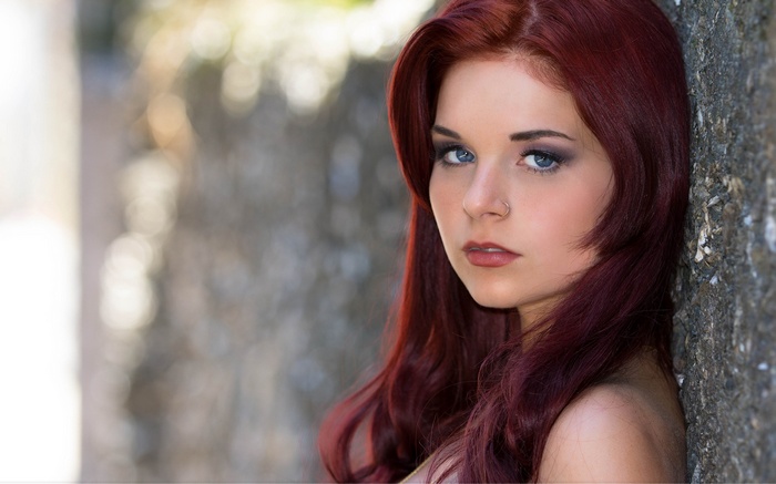 Karoline Kate with red hair and blue eyes