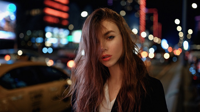 Portrait of Victoria Vishnevetskaya with red lipstick at night
